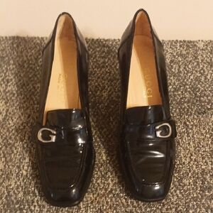 Gucci Women's Black Patent Leather Loafers Size 6